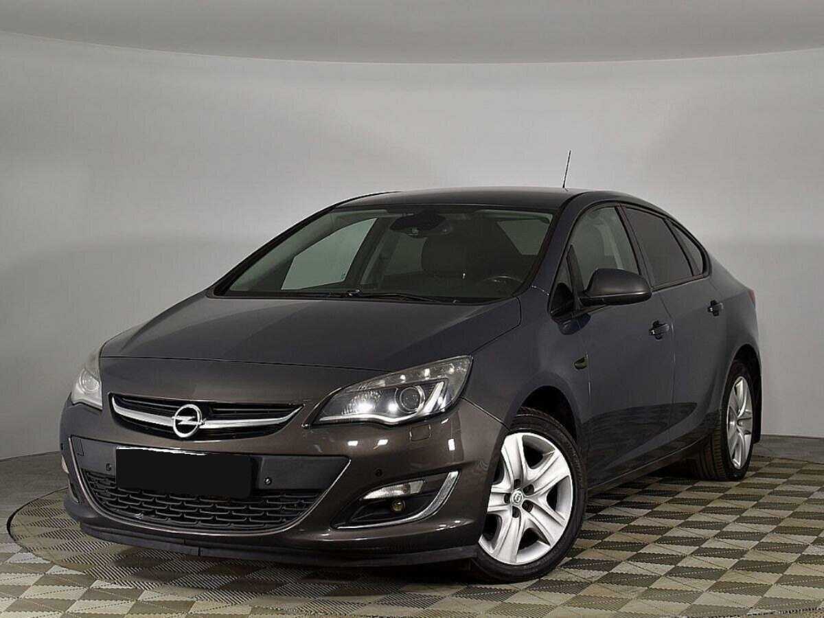 Opel Astra с пробегом — 2012 год. Фото: #0
