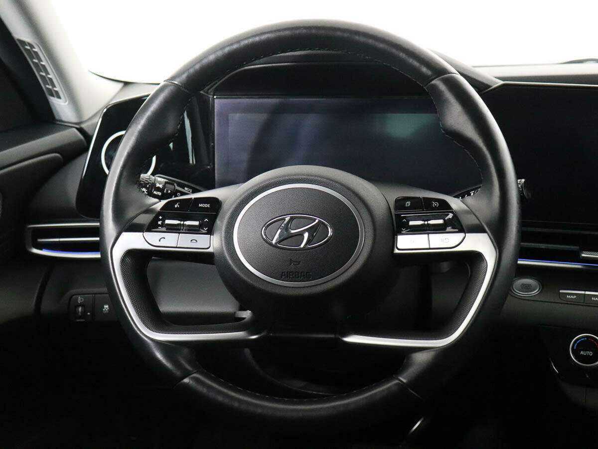 Hyundai Elantra с пробегом — 2021 год. Фото: #12