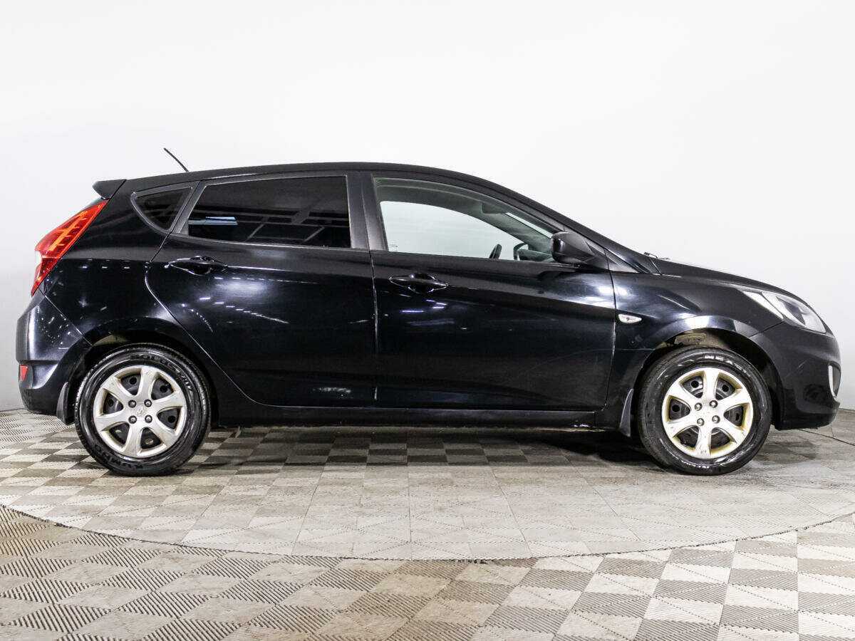 Hyundai Solaris с пробегом — 2012 год. Фото: #3