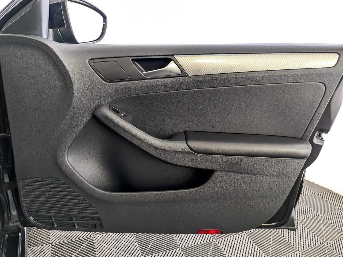 Volkswagen Jetta с пробегом — 2015 год. Фото: #18
