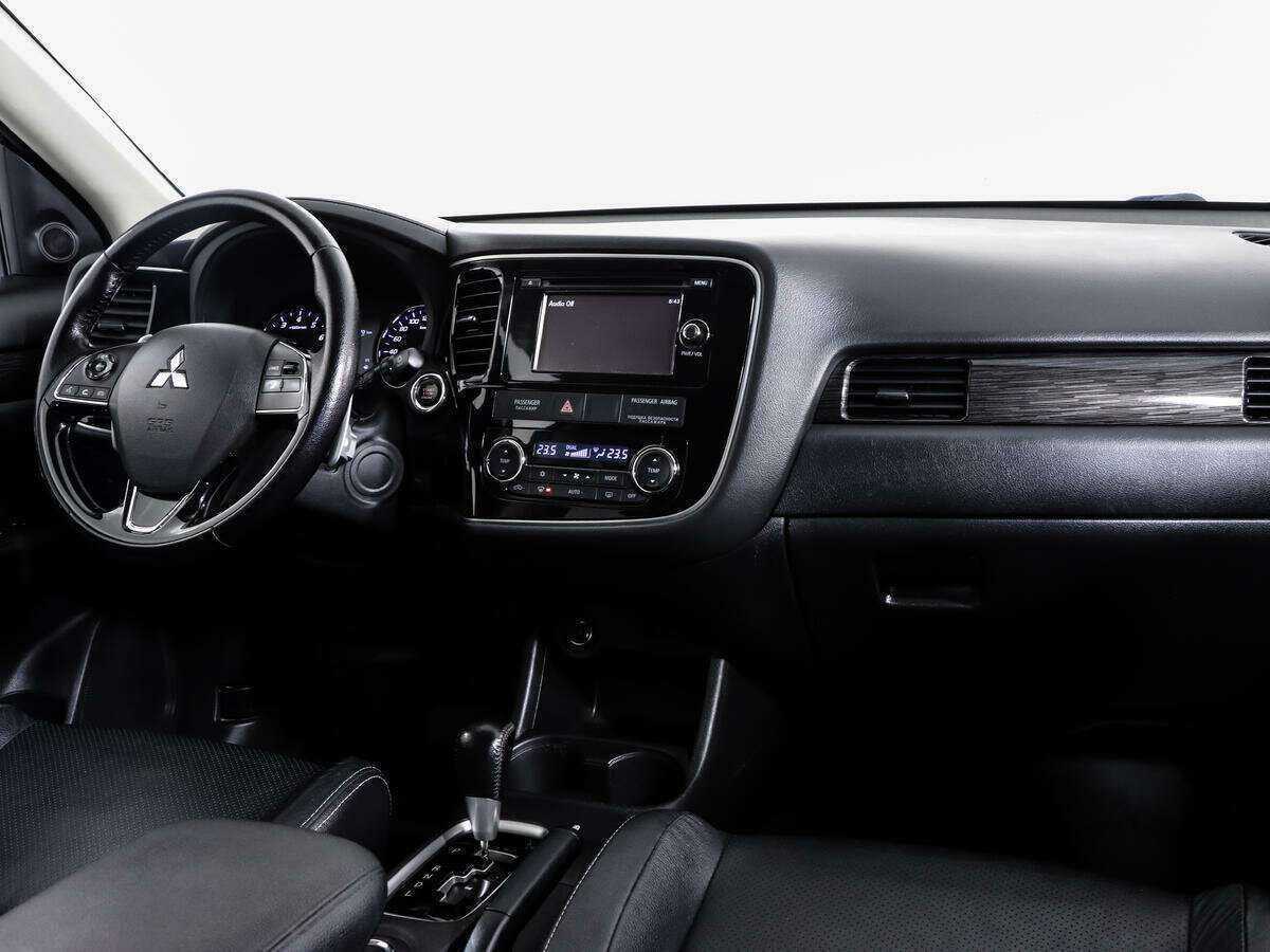 Mitsubishi Outlander с пробегом — 2016 год. Фото: #8