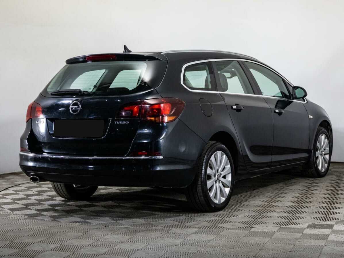 Opel Astra с пробегом — 2012 год. Фото: #3