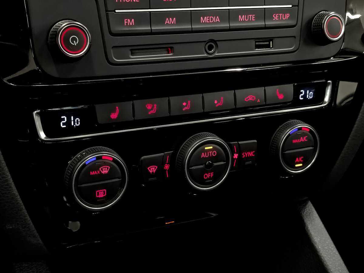 Volkswagen Jetta с пробегом — 2016 год. Фото: #20