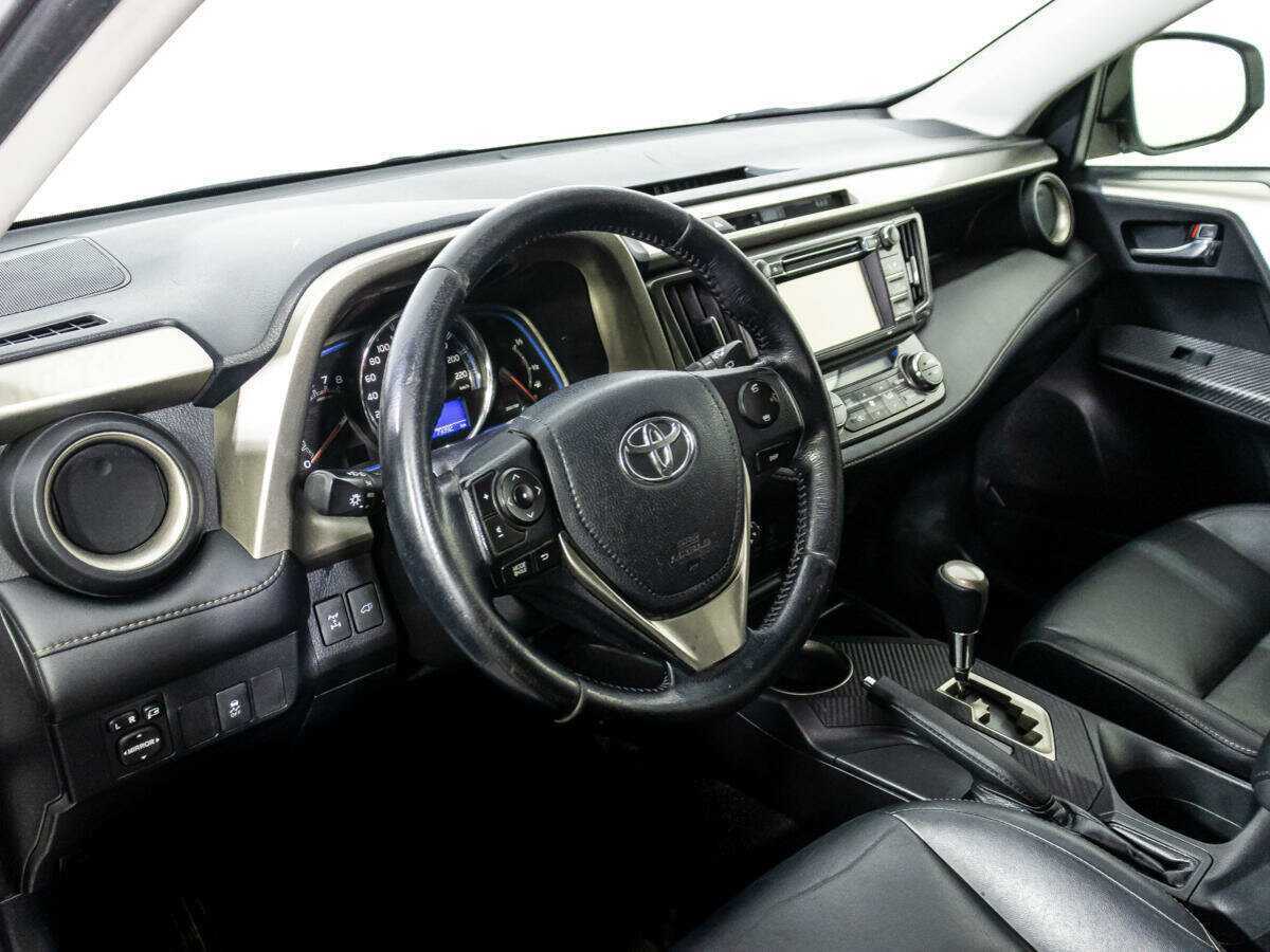 Toyota RAV4 с пробегом — 2013 год. Фото: #10