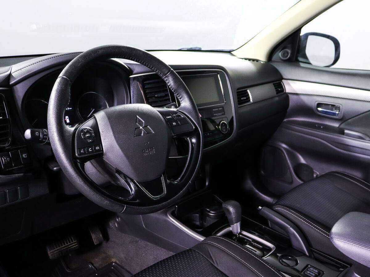 Mitsubishi Outlander с пробегом — 2018 год. Фото: #13