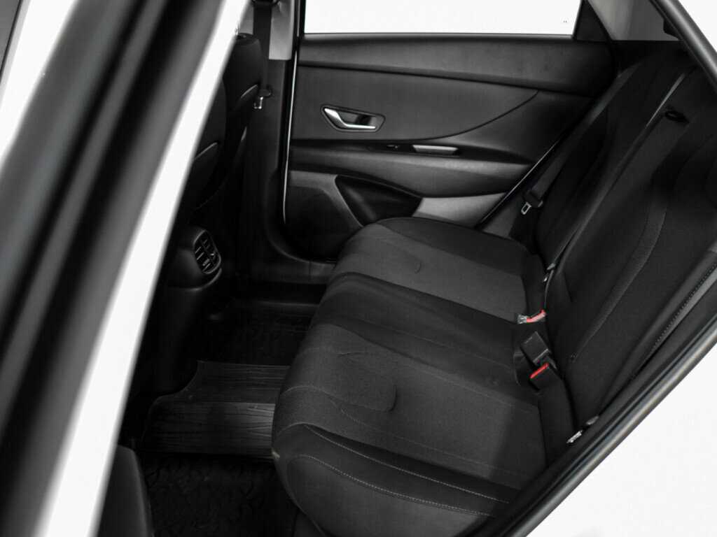 Hyundai Elantra с пробегом — 2021 год. Фото: #7