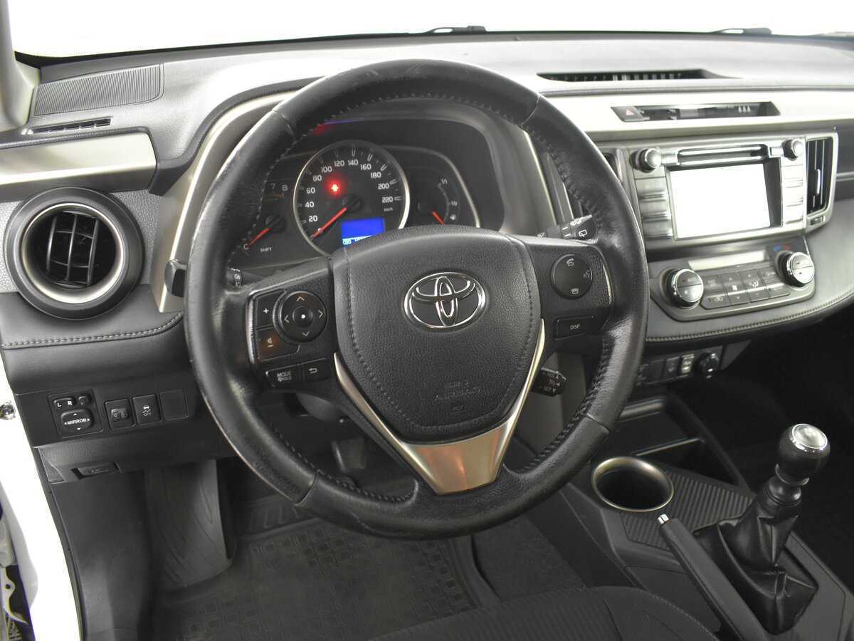 Toyota RAV4 с пробегом — 2015 год. Фото: #9