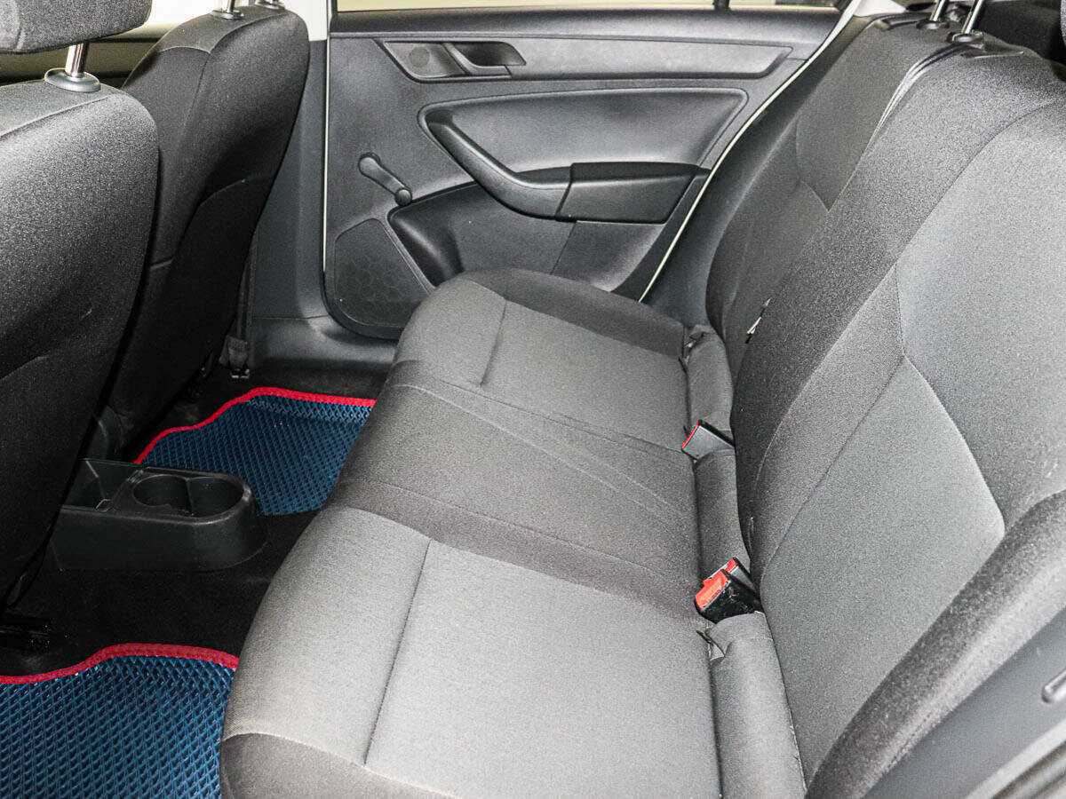 Skoda Rapid с пробегом — 2014 год. Фото: #8