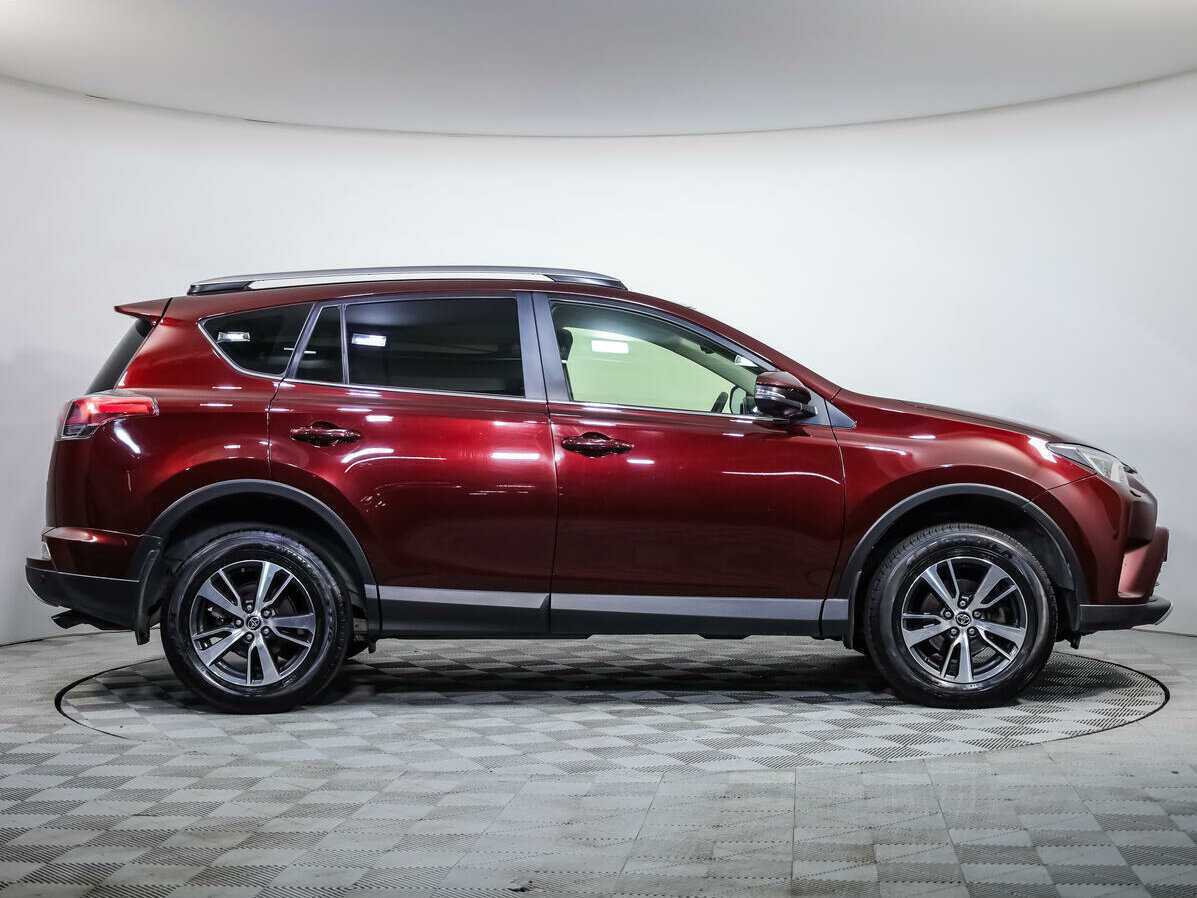 Toyota RAV4 с пробегом — 2015 год. Фото: #2