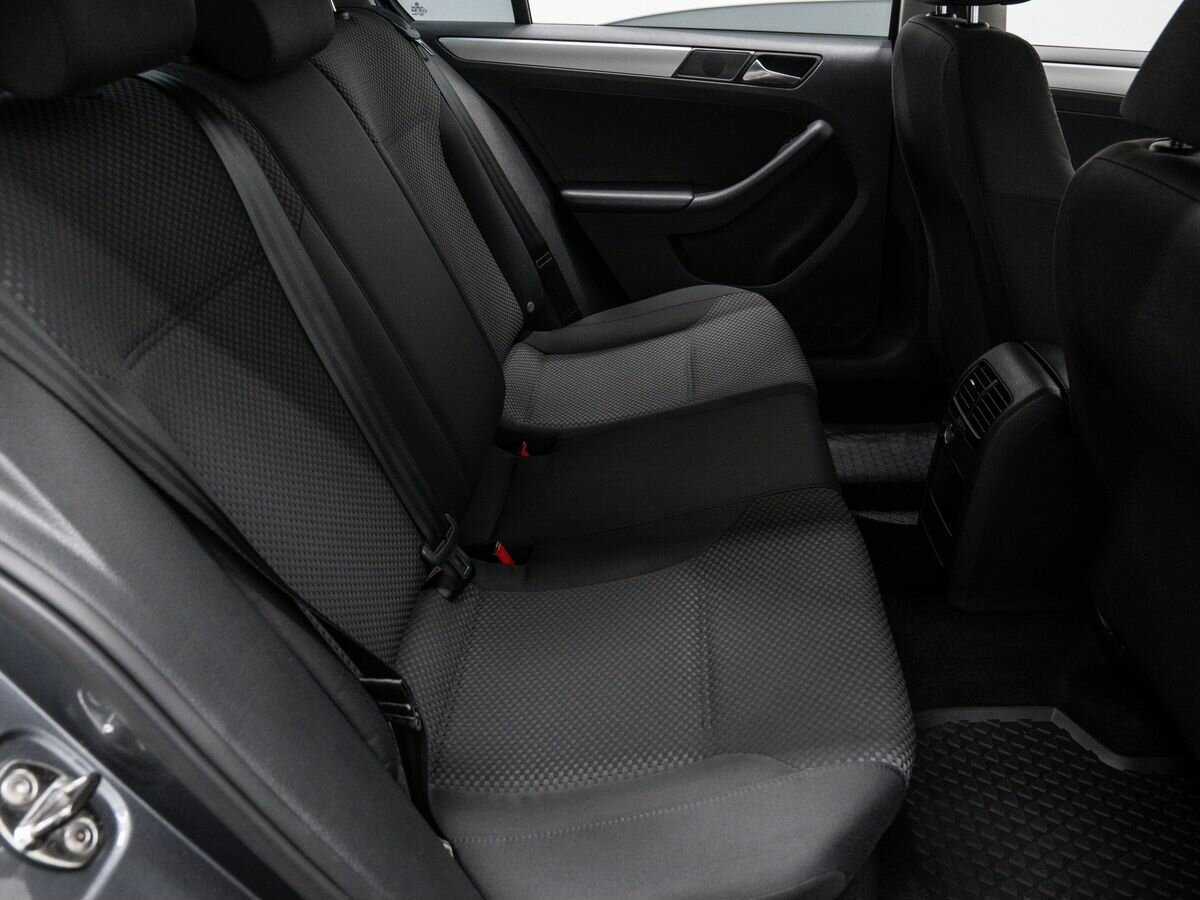 Volkswagen Jetta с пробегом — 2012 год. Фото: #9