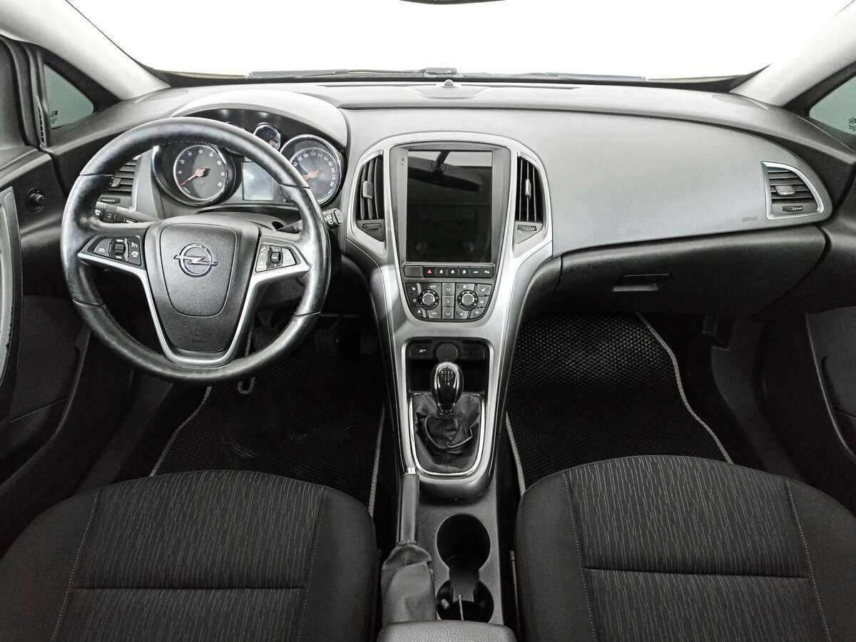Opel Astra с пробегом — 2014 год. Фото: #9