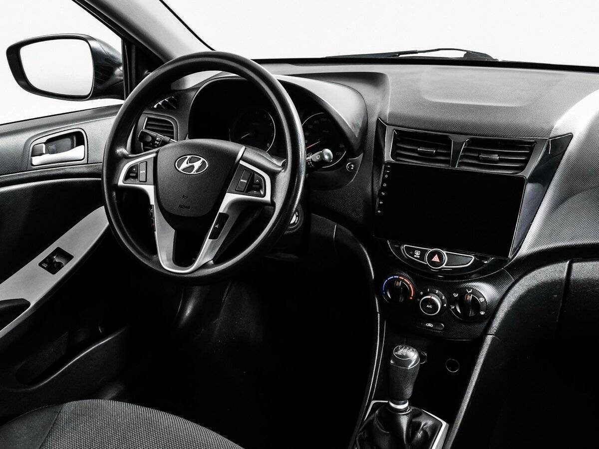 Hyundai Solaris с пробегом — 2012 год. Фото: #8