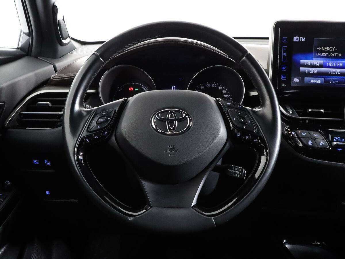 Toyota C-HR с пробегом — 2018 год. Фото: #12