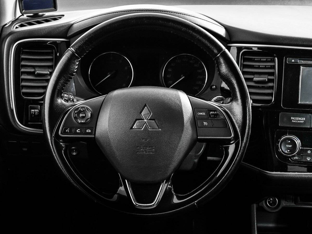 Mitsubishi Outlander с пробегом — 2015 год. Фото: #11