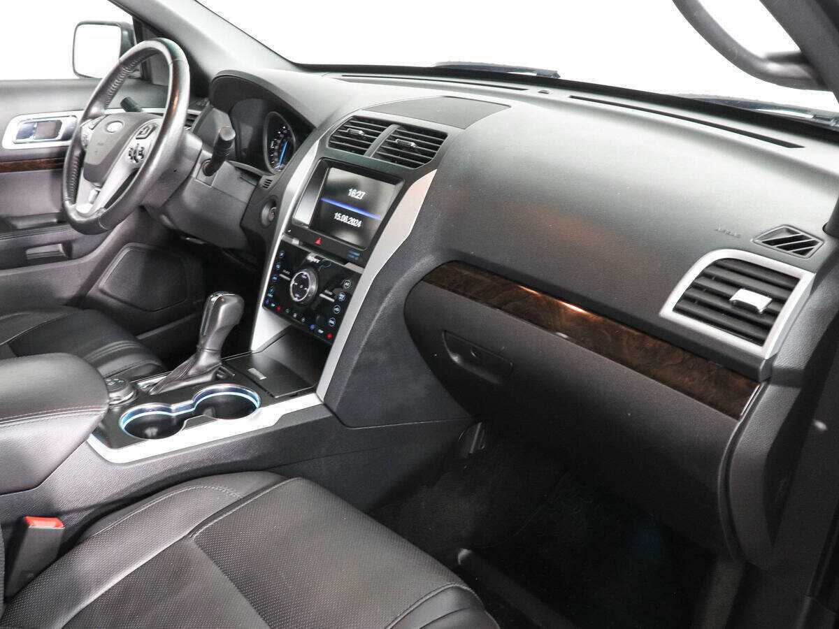 Ford Explorer с пробегом — 2015 год. Фото: #5