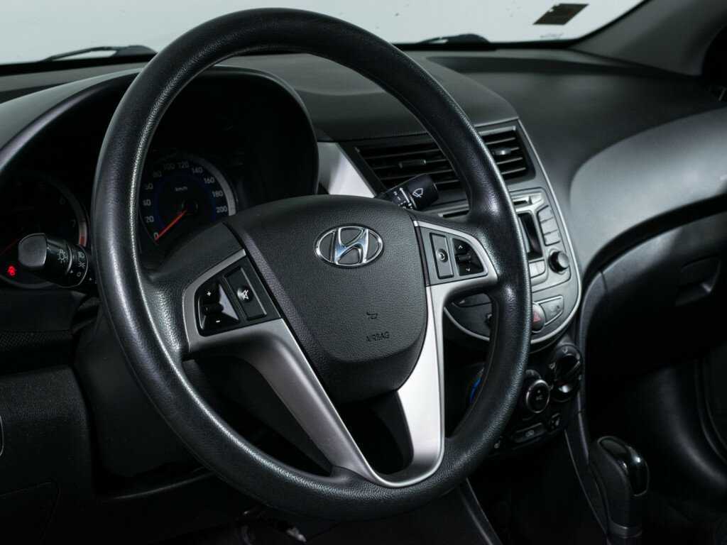 Hyundai Solaris с пробегом — 2014 год. Фото: #10