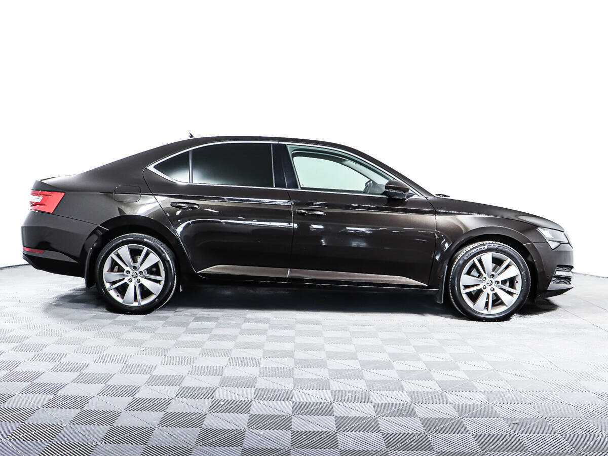 Skoda Superb с пробегом — 2021 год. Фото: #3