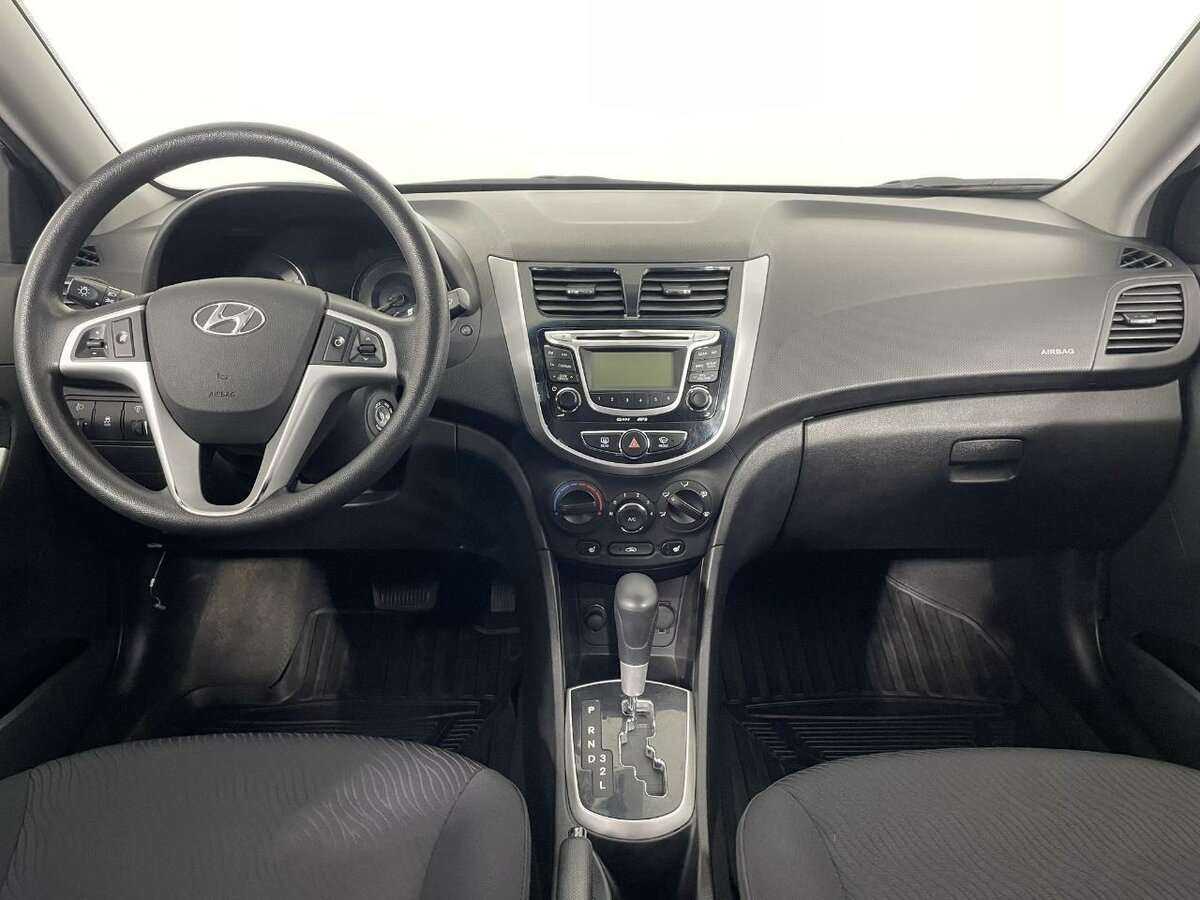 Hyundai Solaris с пробегом — 2012 год. Фото: #6