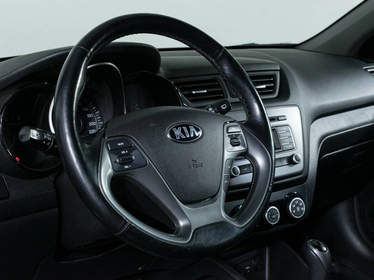 Kia Rio с пробегом — 2016 год. Фото: #11