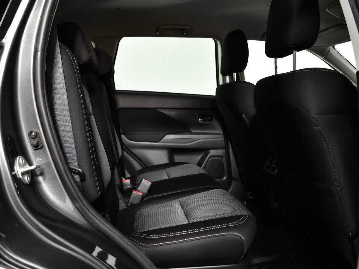 Mitsubishi Outlander с пробегом — 2020 год. Фото: #9