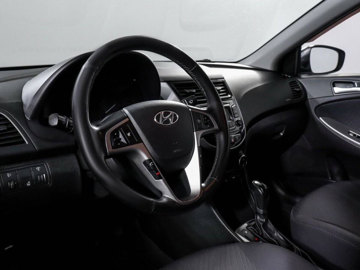 Hyundai Solaris с пробегом — 2015 год. Фото: #10