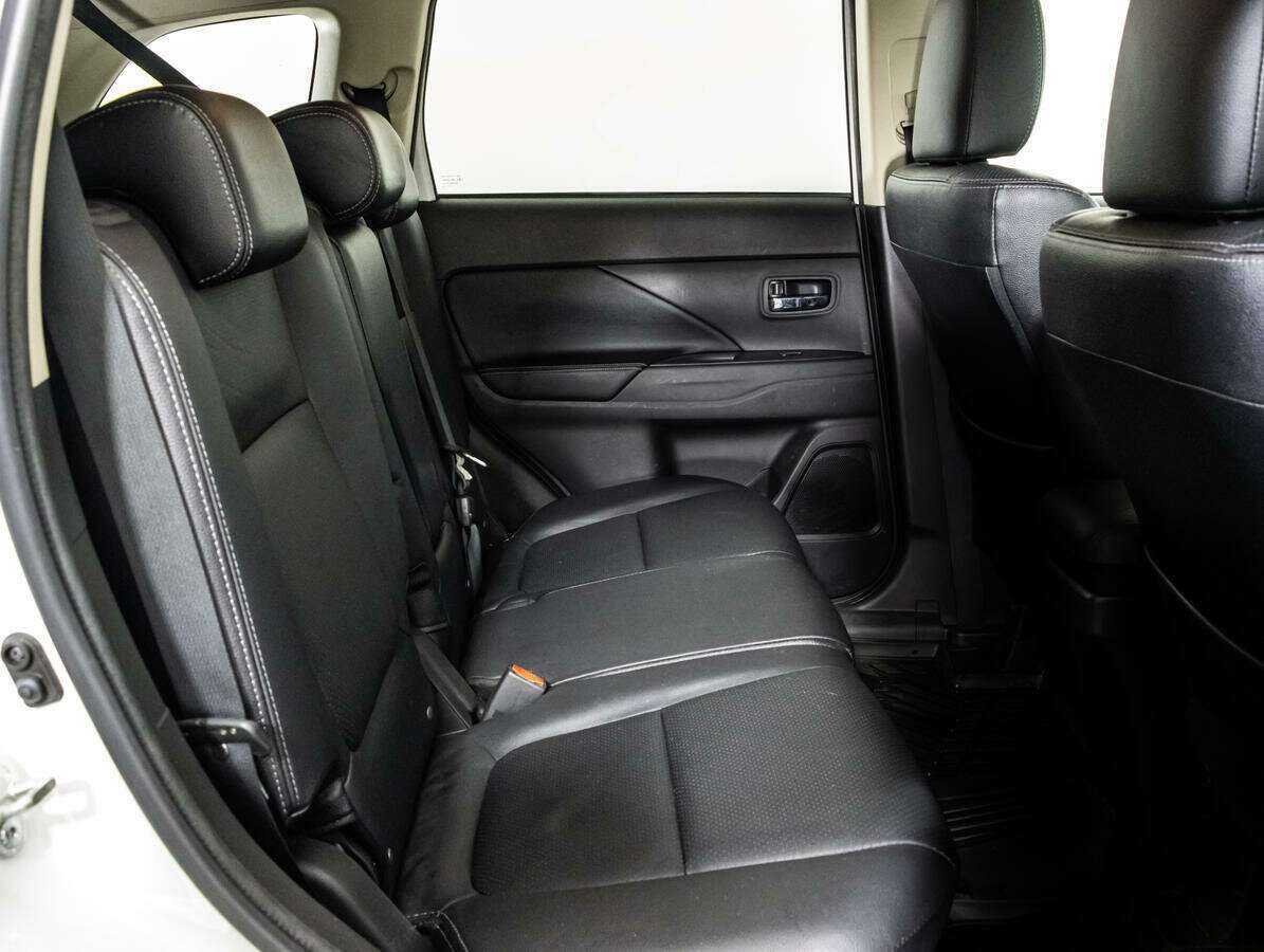 Mitsubishi Outlander с пробегом — 2018 год. Фото: #9