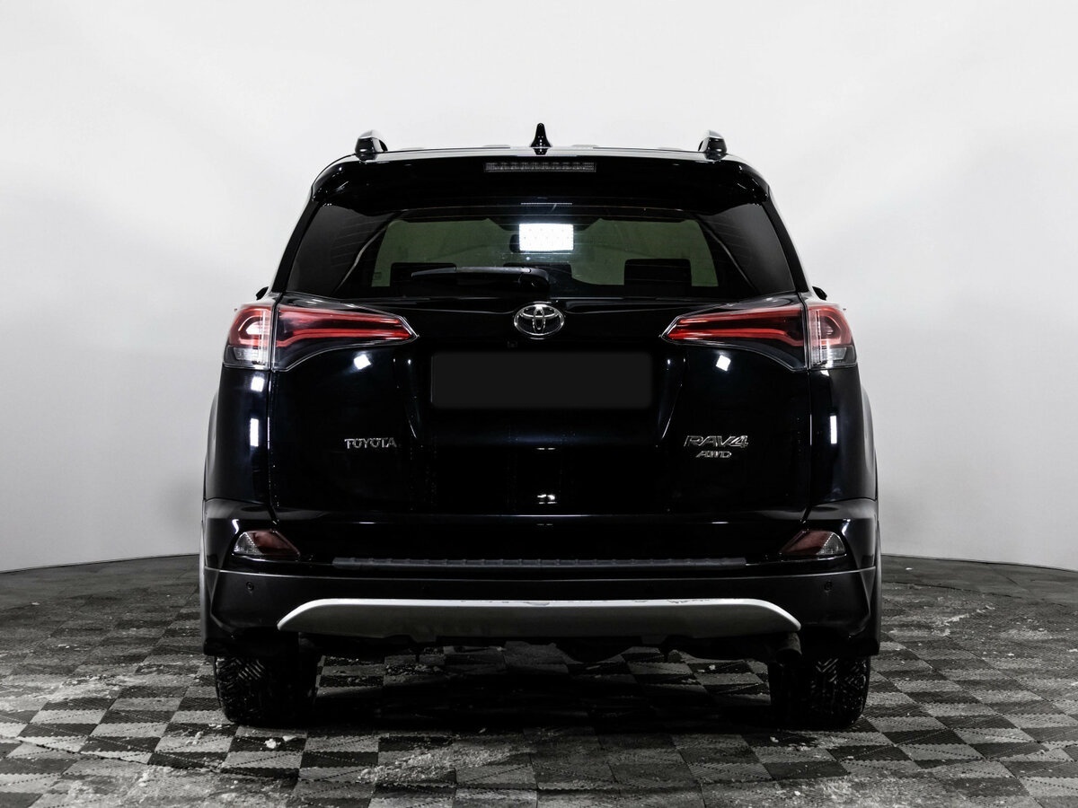 Toyota RAV4 с пробегом — 2018 год. Фото: #4