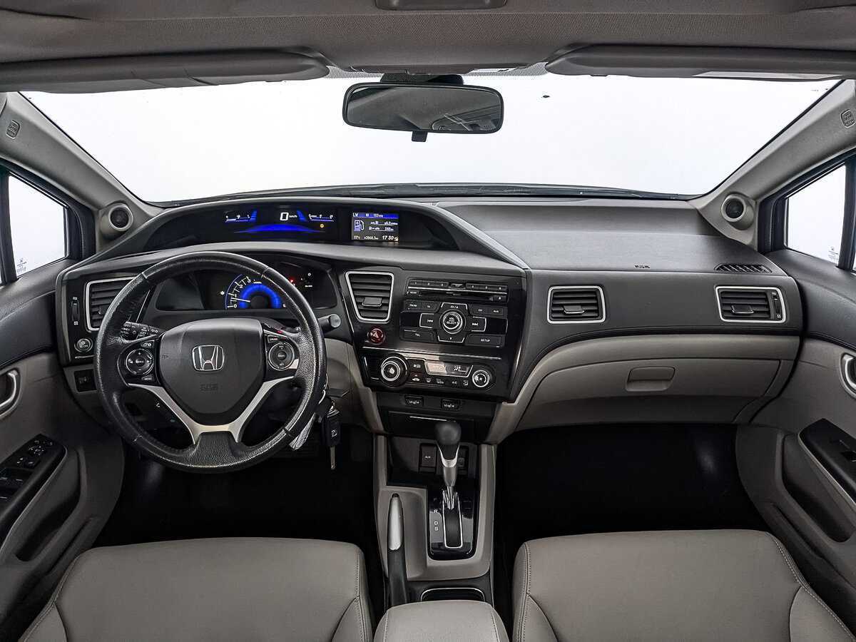 Honda Civic с пробегом — 2013 год. Фото: #13