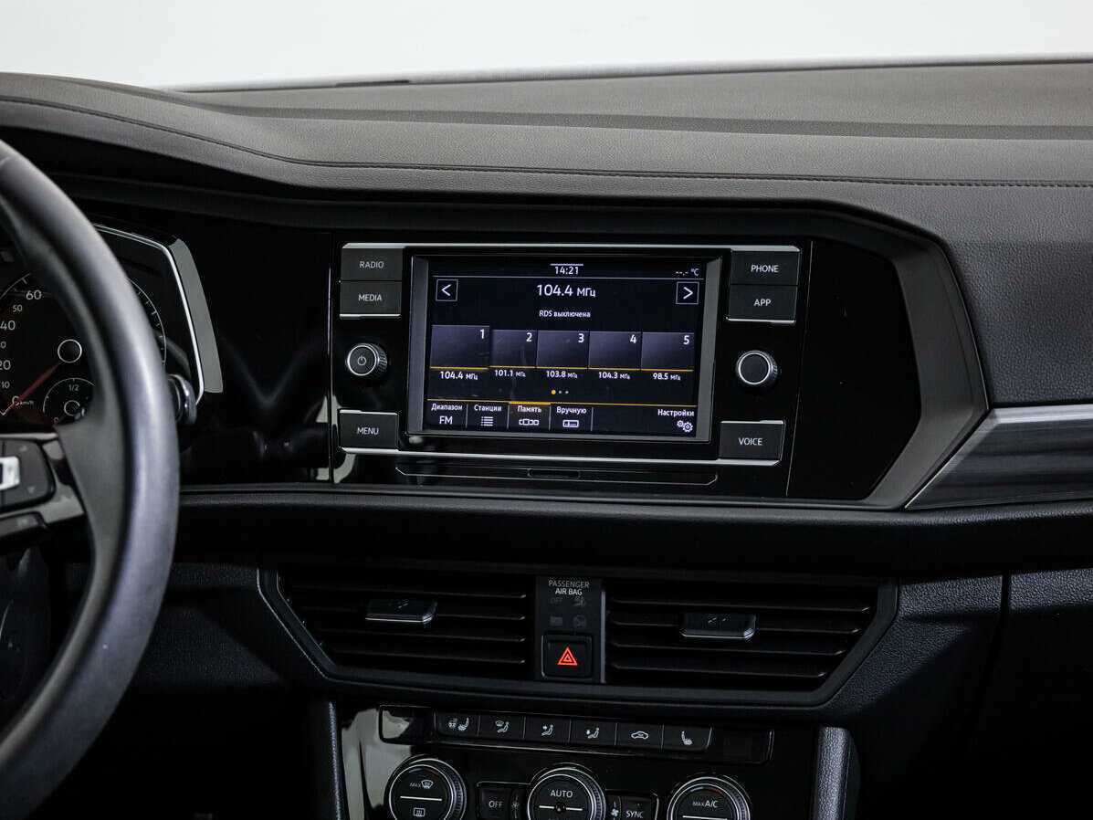 Volkswagen Jetta с пробегом — 2020 год. Фото: #13