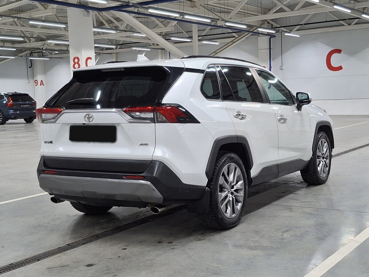Toyota RAV4 с пробегом — 2021 год. Фото: #4