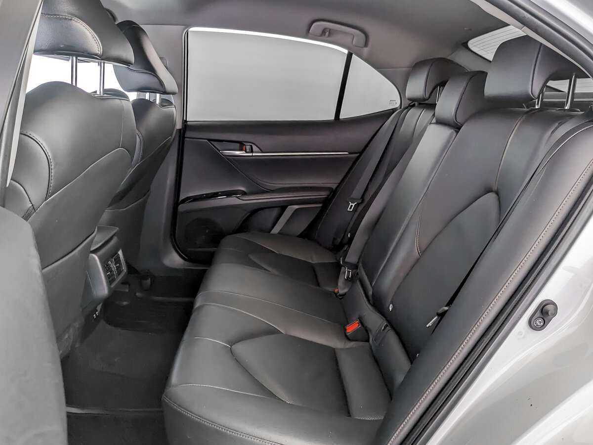 Toyota Camry с пробегом — 2019 год. Фото: #11