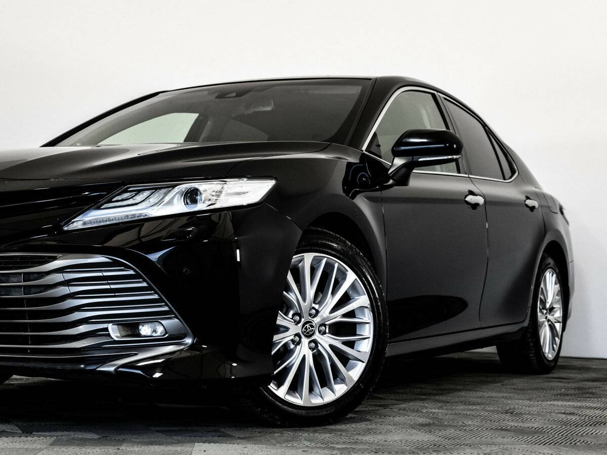 Toyota Camry с пробегом — 2019 год. Фото: #1