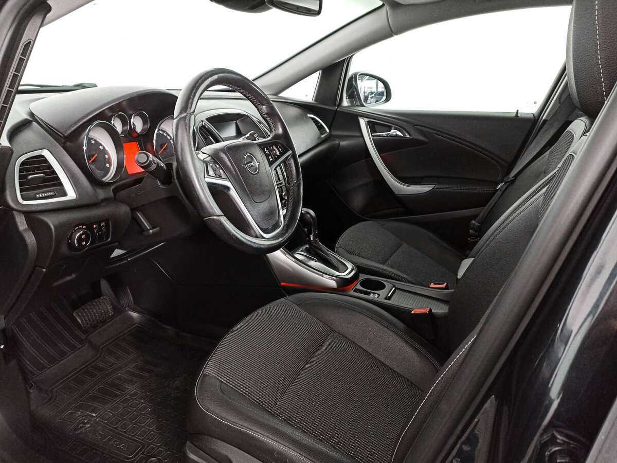 Opel Astra с пробегом — 2012 год. Фото: #13