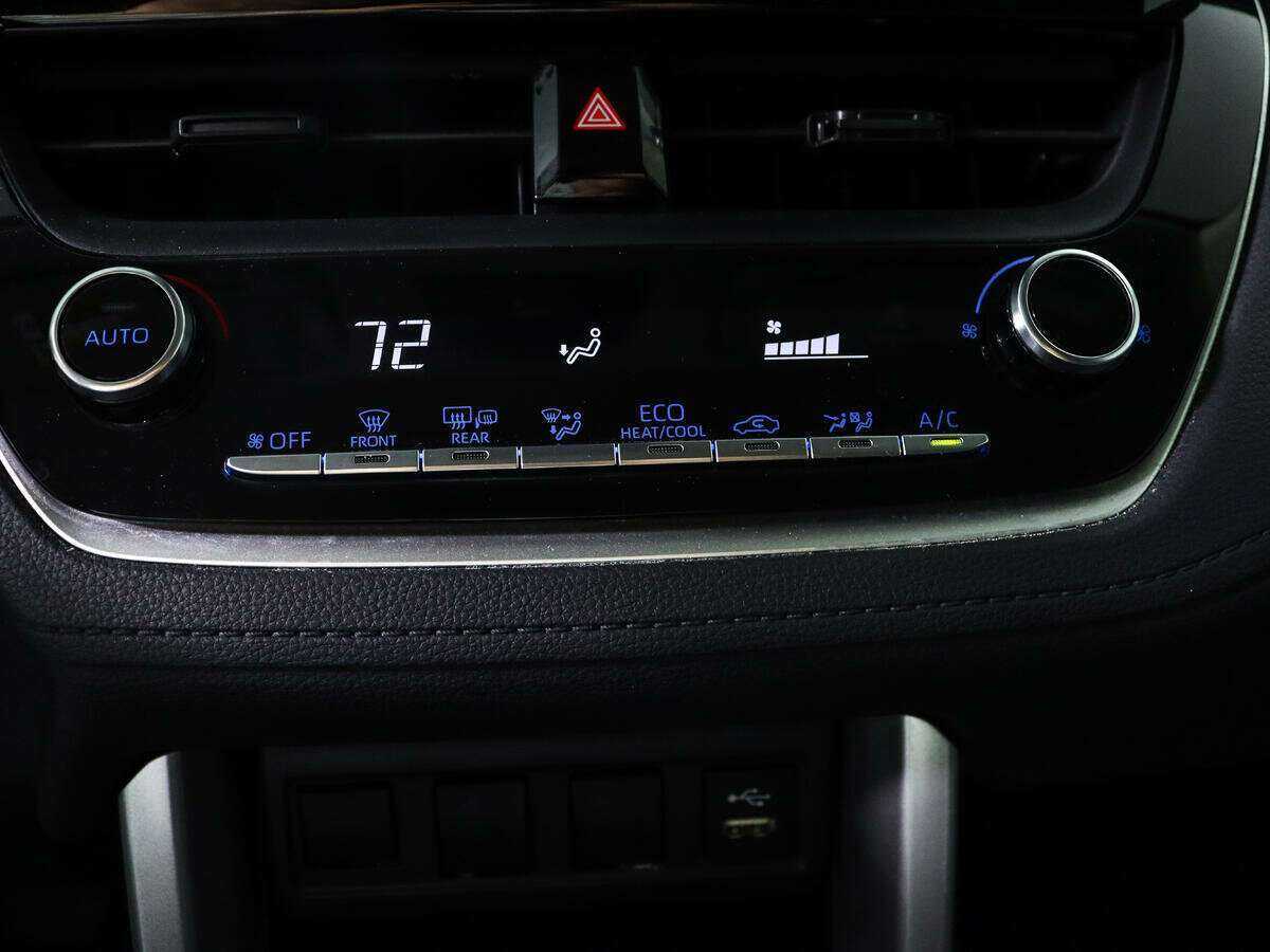 Toyota Corolla Cross с пробегом — 2022 год. Фото: #14