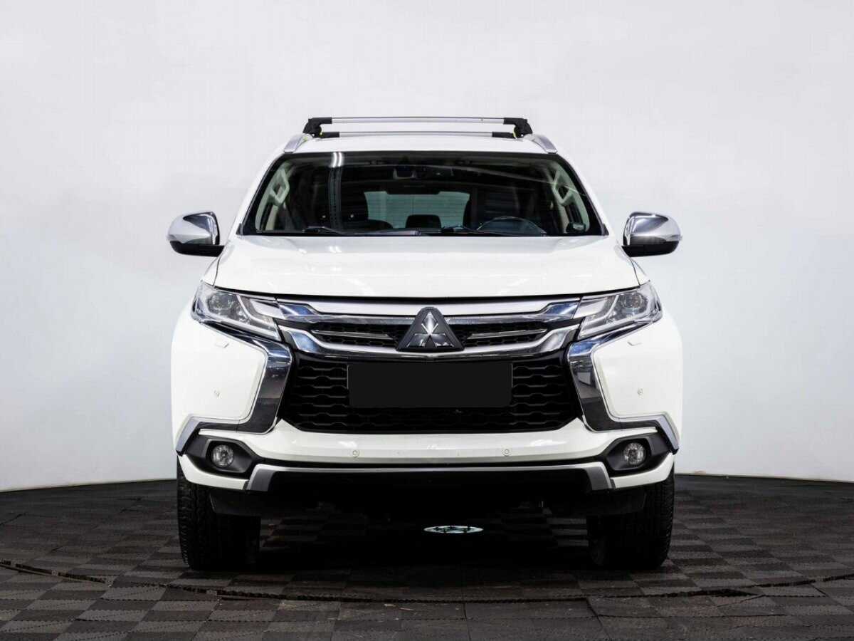 Mitsubishi Pajero Sport с пробегом — 2017 год. Фото: #1