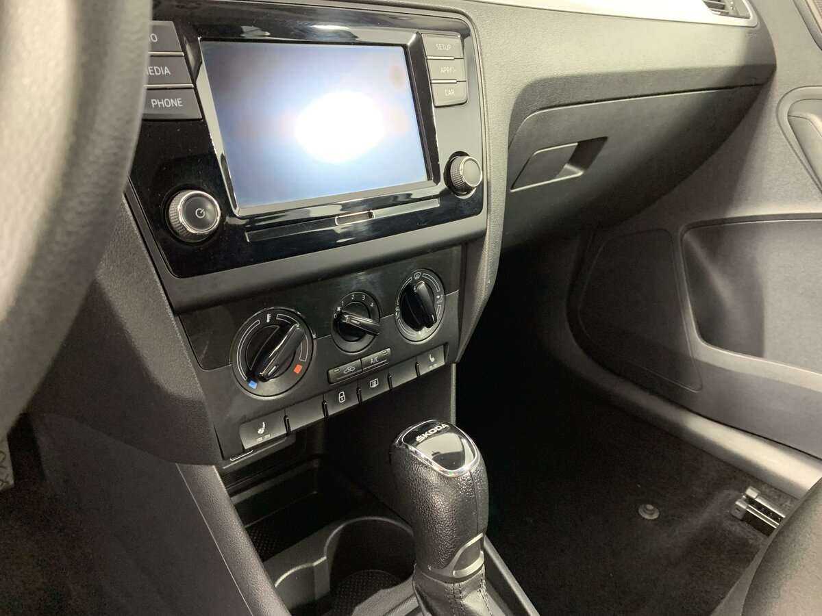 Skoda Rapid с пробегом — 2019 год. Фото: #13