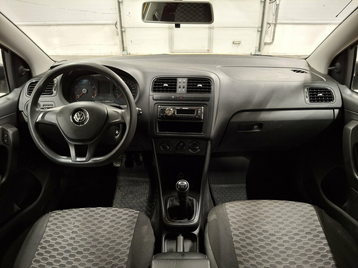 Volkswagen Polo с пробегом — 2017 год. Фото: #13
