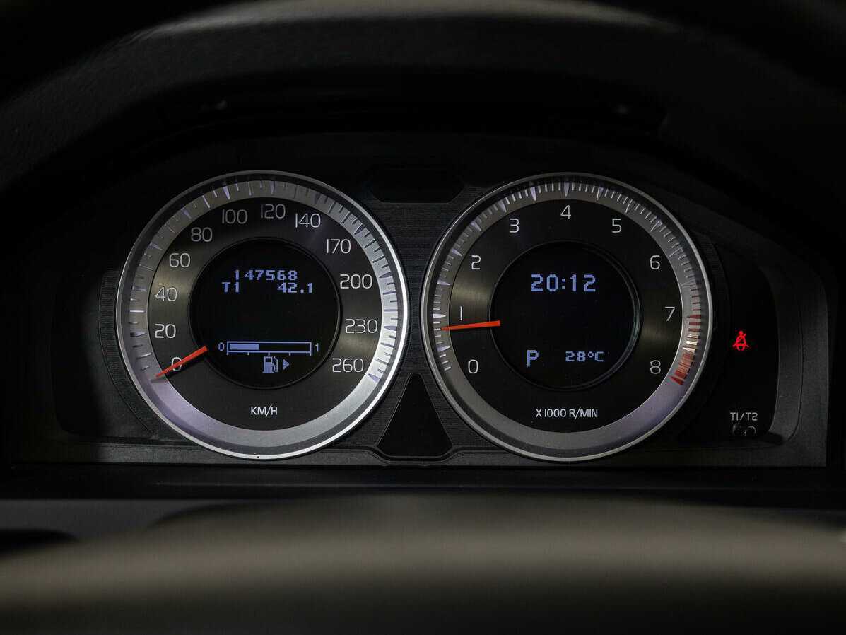 Volvo V60 с пробегом — 2012 год. Фото: #11