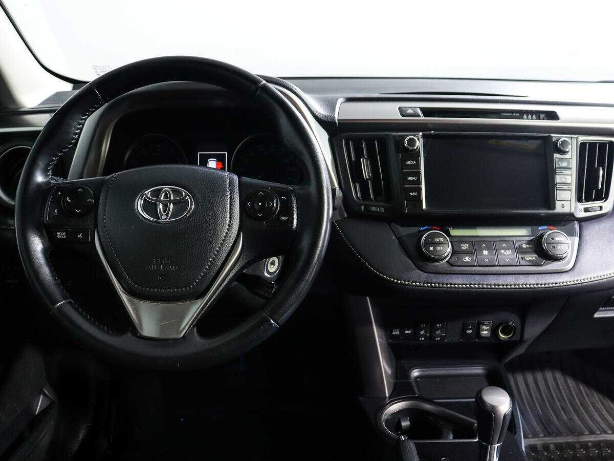 Toyota RAV4 с пробегом — 2017 год. Фото: #9