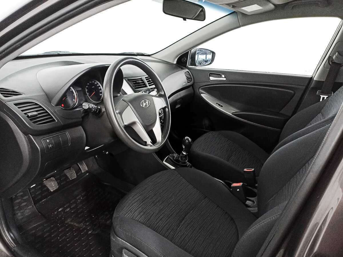 Hyundai Solaris с пробегом — 2014 год. Фото: #13