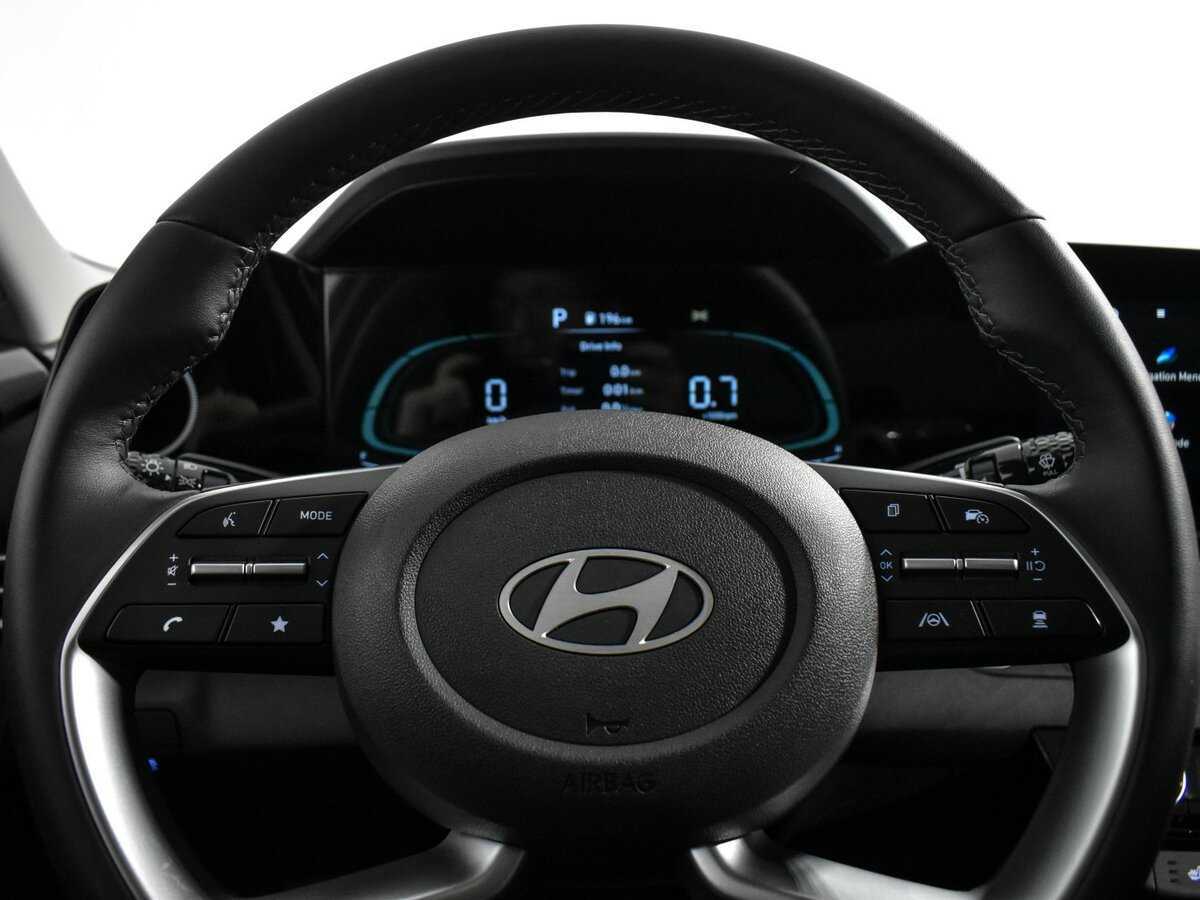 Hyundai Elantra с пробегом — 2023 год. Фото: #20