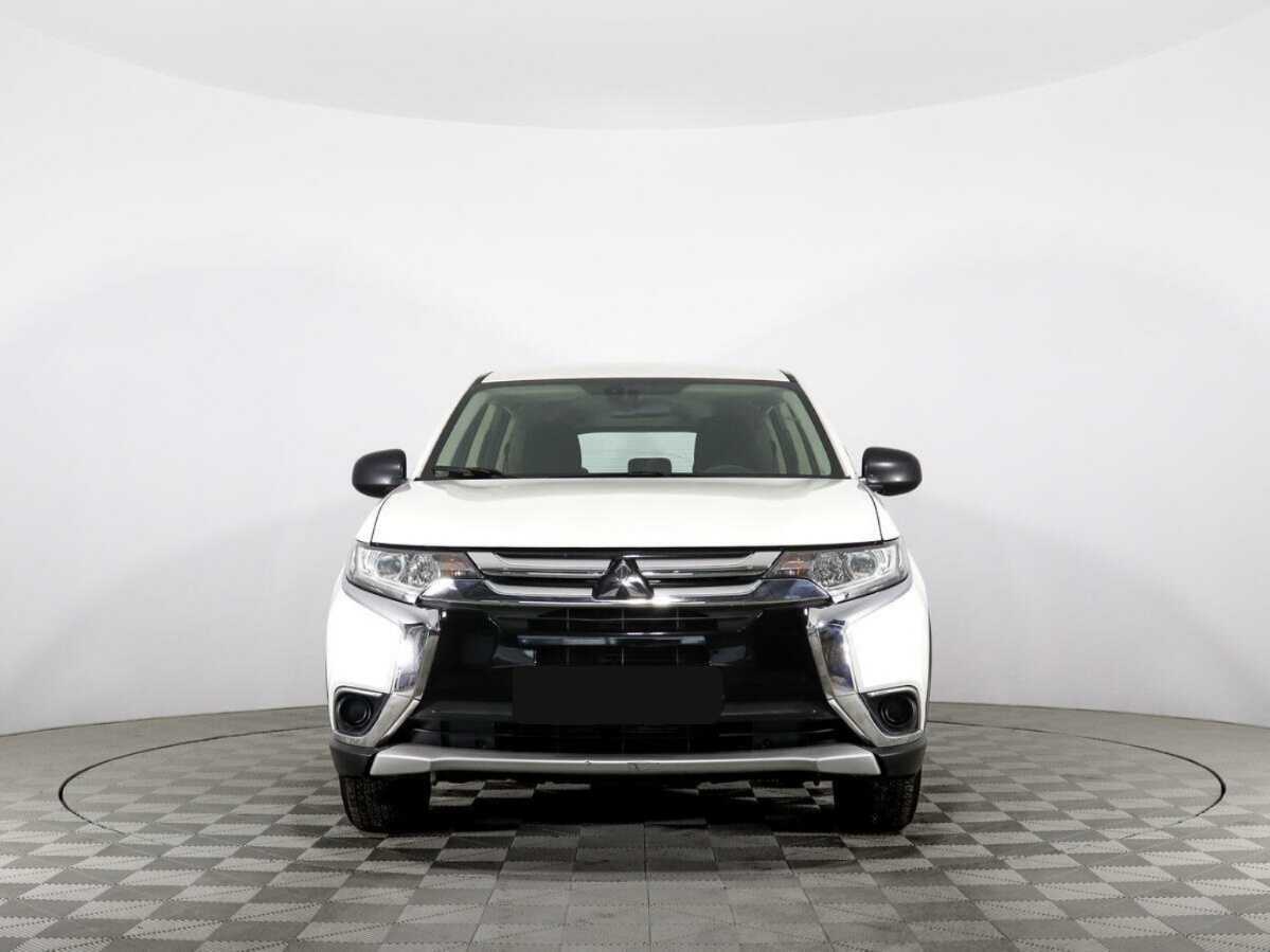 Mitsubishi Outlander с пробегом — 2018 год. Фото: #1