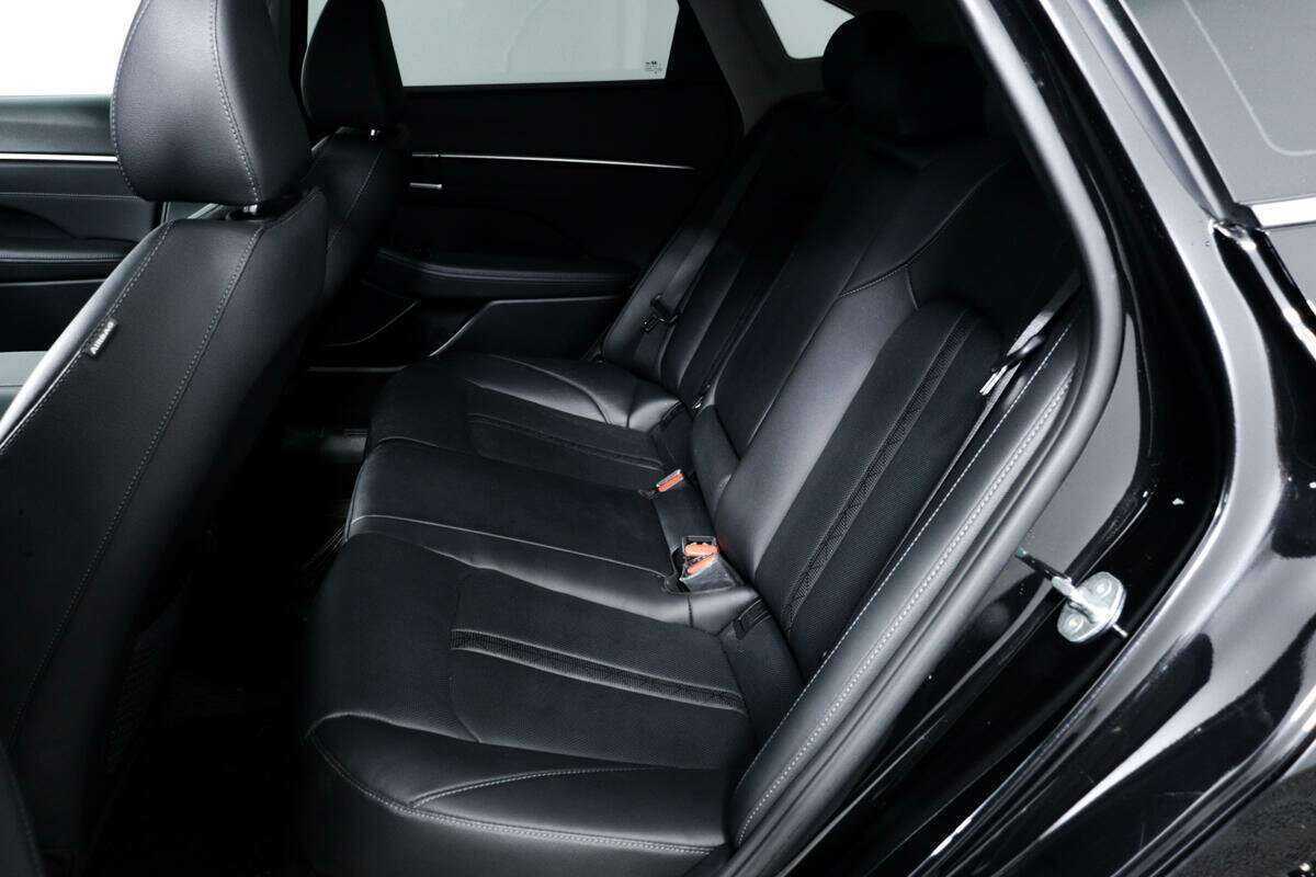 Hyundai Sonata с пробегом — 2021 год. Фото: #11