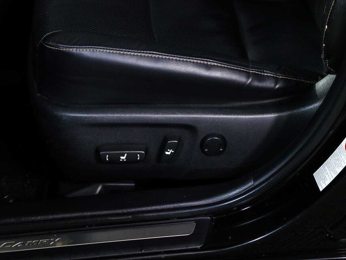 Toyota Camry с пробегом — 2018 год. Фото: #16