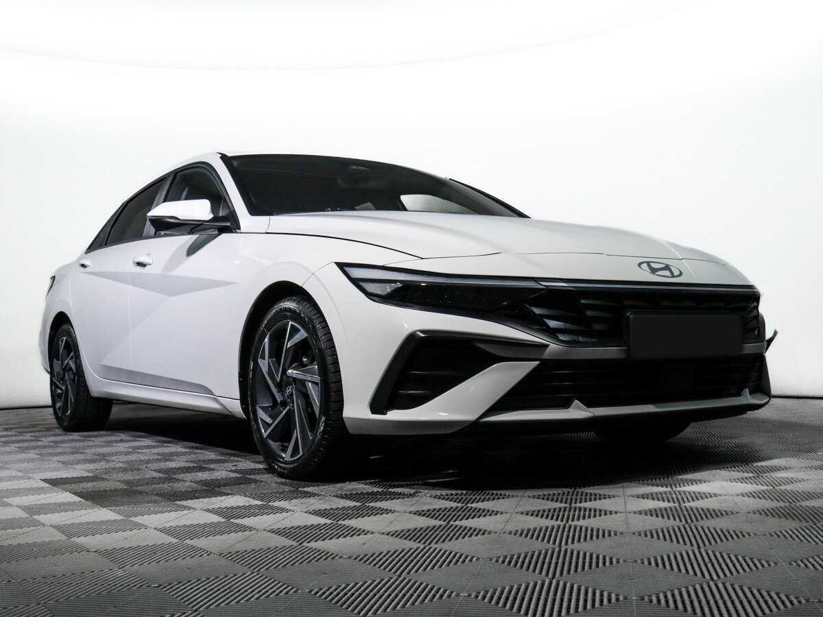 Hyundai Elantra с пробегом — 2023 год. Фото: #18