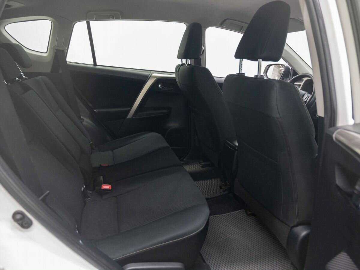 Toyota RAV4 с пробегом — 2013 год. Фото: #12