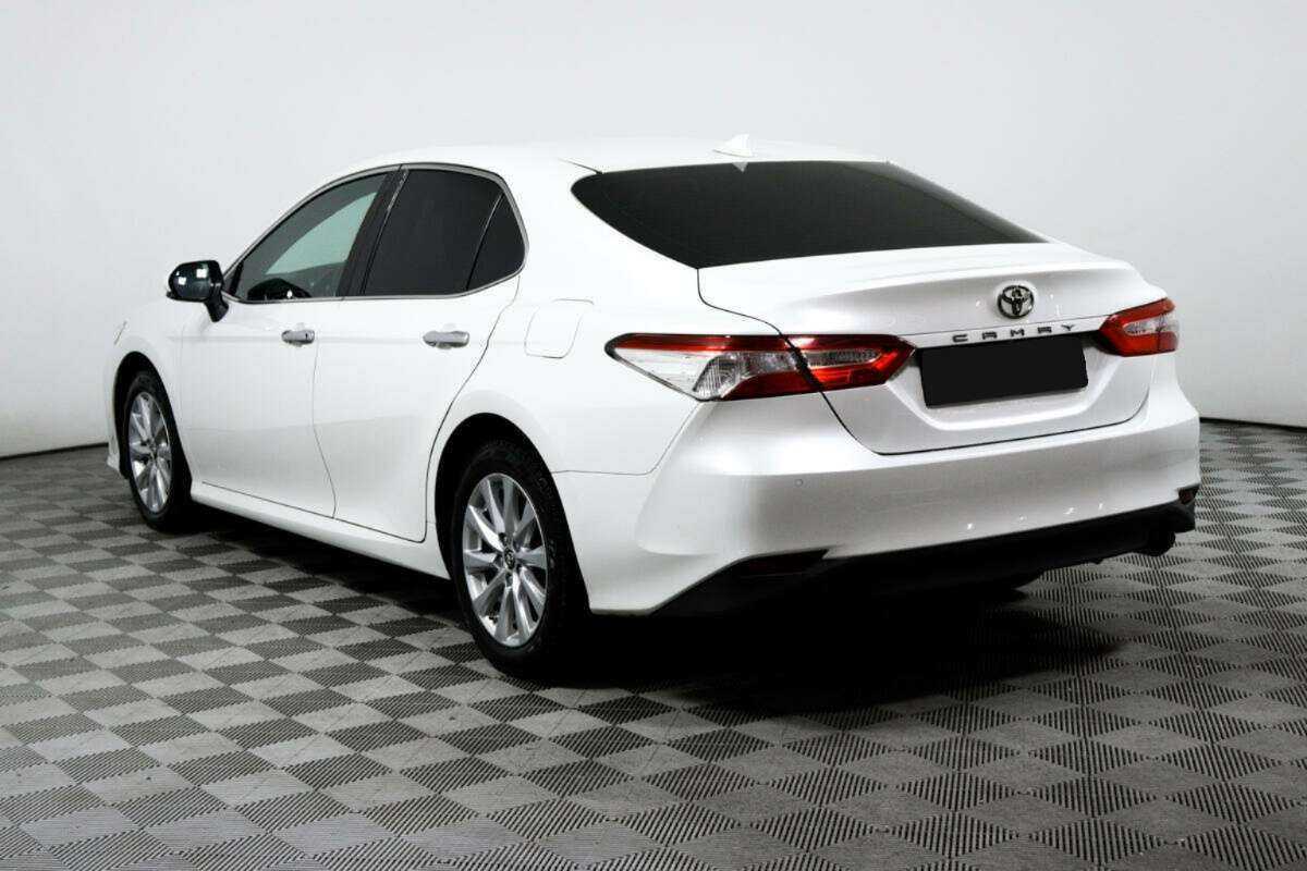 Toyota Camry с пробегом — 2019 год. Фото: #6