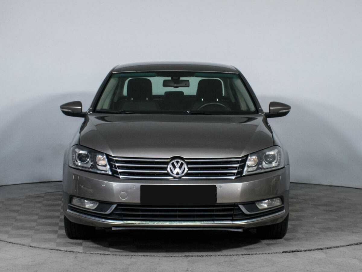Volkswagen Passat с пробегом — 2012 год. Фото: #1