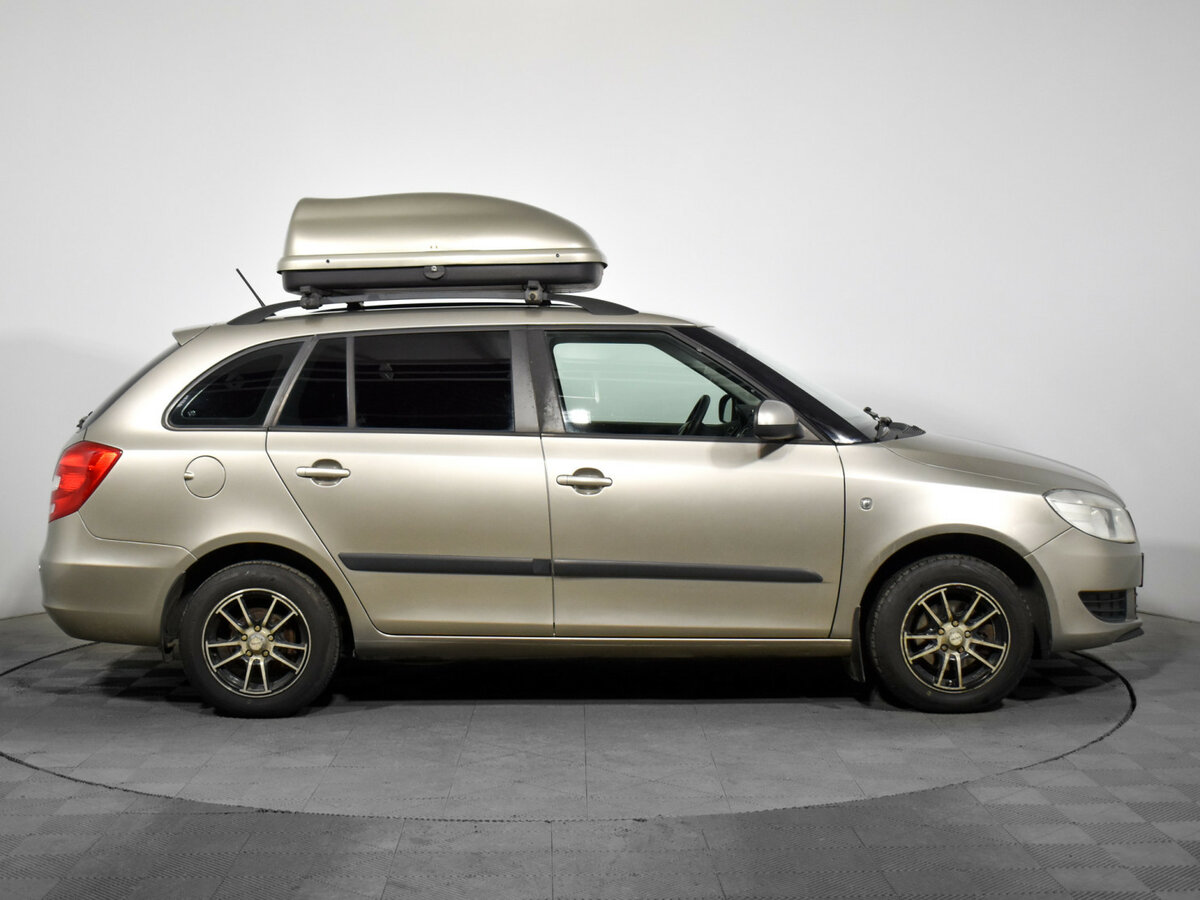 Skoda Fabia с пробегом — 2012 год. Фото: #3