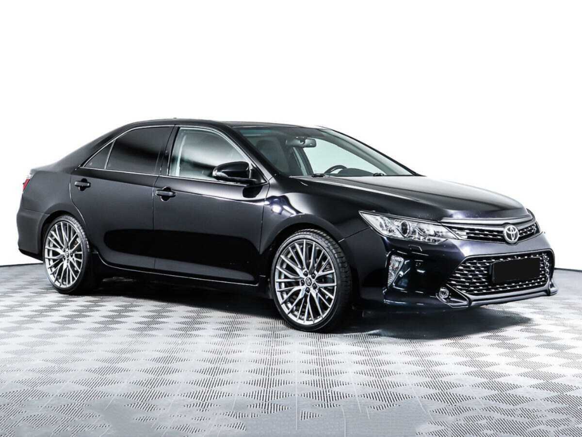 Toyota Camry с пробегом — 2017 год. Фото: #2
